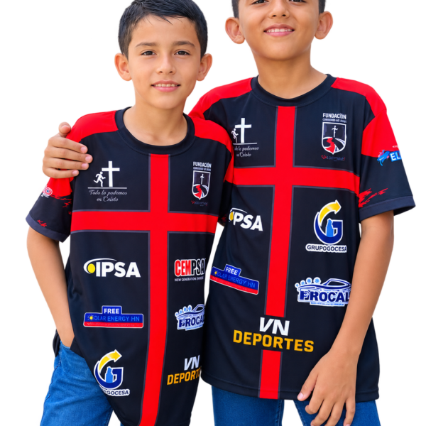 Camiseta deportiva negra y roja Fundación Corriendo hacia Jesús con patrocinadores
