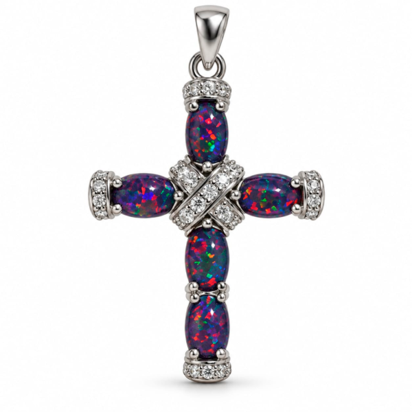 Dije cruz cristiana con piedras tipo ópalo multicolor y acabado plateado